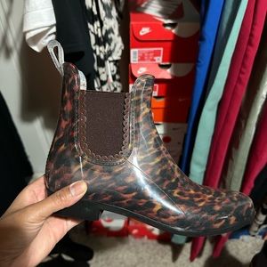 Tortoise print rain boots